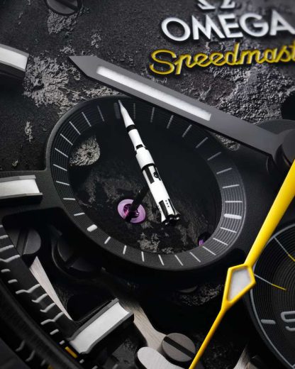 Omega Apollo 8 Speedmaster Dark Side of the Moon 44,25 mm, Schwarze Keramik mit Kautschukband 310.92.44.50.01.001 – Bild 5