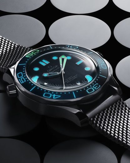 Omega James Bond 60th Anniversary Seamaster Diver 300M 42 mm, Stahl mit Stahlarmband 210.30.42.20.03.002 – Bild 5