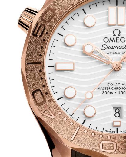 Omega Neu Seamaster Diver 300M 42 mm, Sedna™-Gold mit Kautschukband 210.52.42.20.04.001 – Bild 3