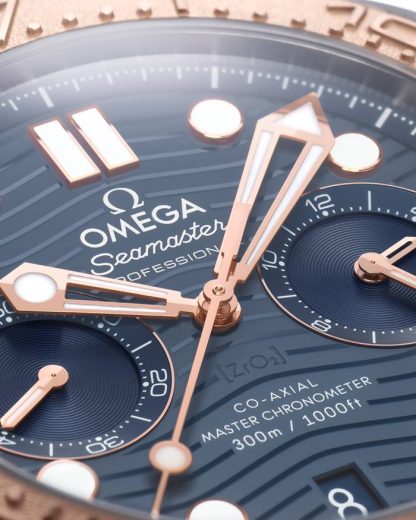 Omega Seamaster Diver 300M 44 mm, Titan – Tantal – Sedna™-Gold mit Titan – Tantal – Sedna™-Gold 210.60.44.51.03.001 – Bild 3