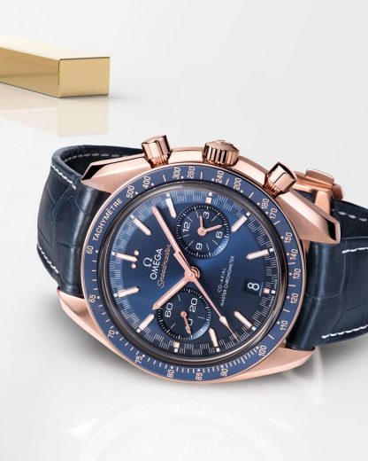 Omega Speedmaster Racing 44,25 mm, Sedna™-Gold mit Lederarmband 329.53.44.51.03.001 – Bild 3