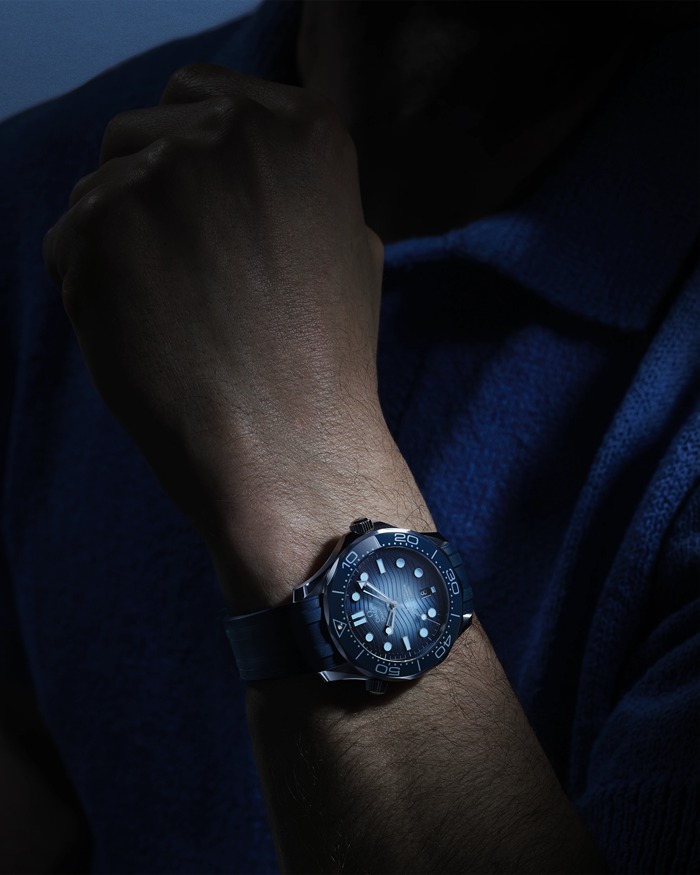 Omega Summer Blue Seamaster Diver 300M 42 mm, Stahl mit Kautschukband 210.32.42.20.03.002 – Bild 4